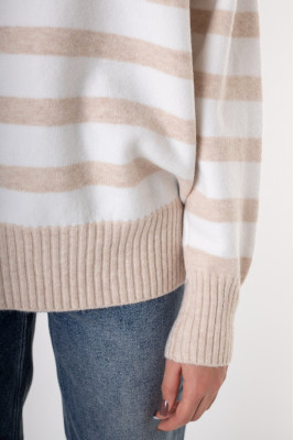 Светр жіночий